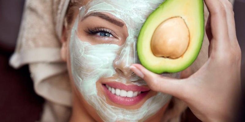 خاصیت شگفتانگیز ماسکهای آووکادو برای انواع پوست