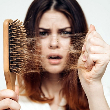 همه چیز درباره ریزش مو در زنان