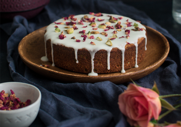 طرز تهیه پودینگ ایرانی با کرم عسلی
