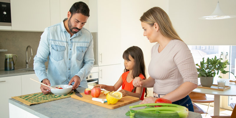 تغذیه کودک و ضرورت رژیم غذایی سالم برای کودکان