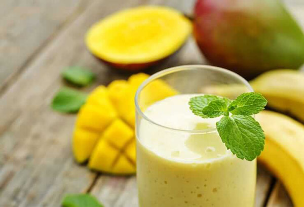 طرز تهیه اسموتی انبه و موز