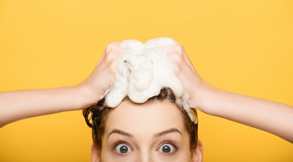چگونه وازلین را از روی مو پاک کنیم