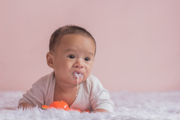 علائم رفلاکس معده نوزاد چیست