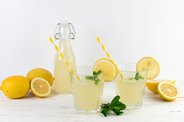 چگونه یک لیموناد خوشمزه گازدار درست کنیم