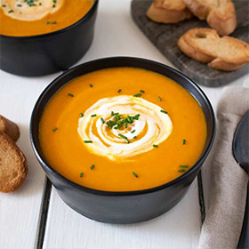 طرز تهیه سوپ هویج و زنجبیل خامه‌ای خوشمزه