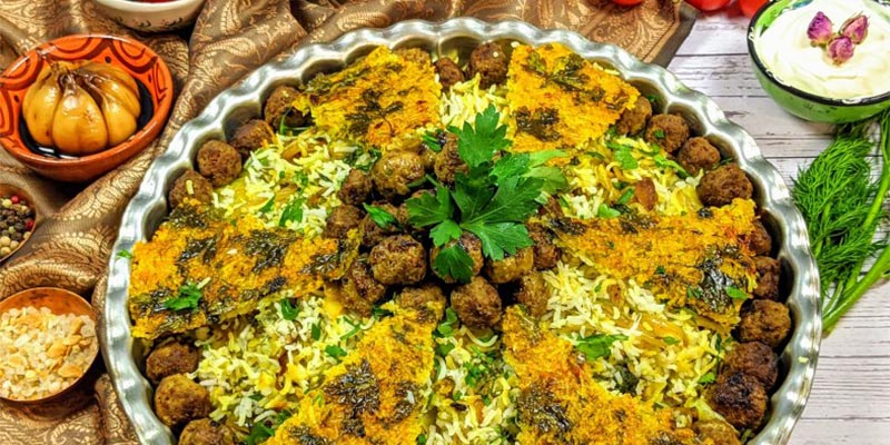 طرز تهیه کلم پلو شیرازی با کلم قمری و گوشت قلقلی